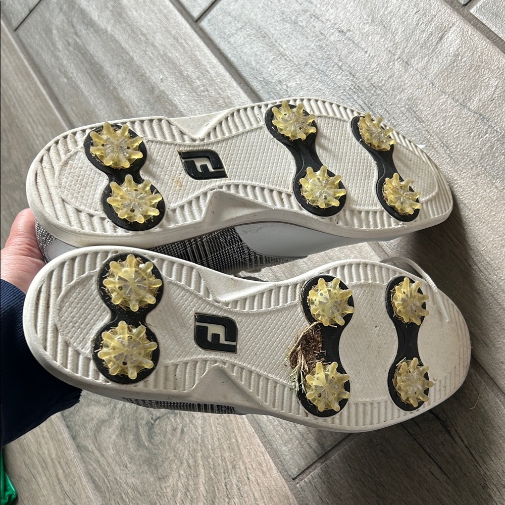 Stylish Women's White and Gray Golf Shoes - Picture 8 of 8